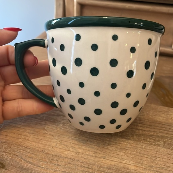 The Pioneer Woman Set of 2 Coffee Mugs Green Polka Dots Tea NWT - Picture 2 of 6